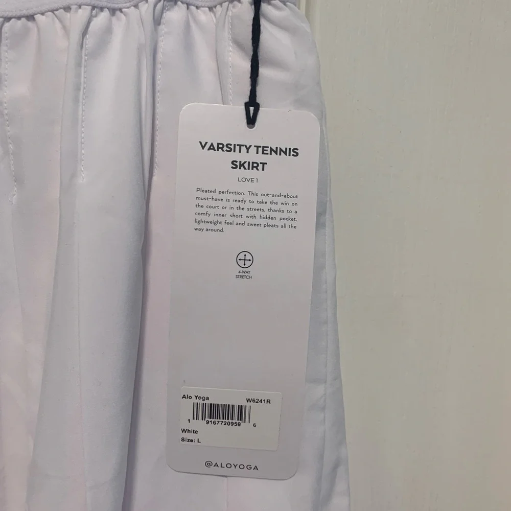 67. NWT Alo Varsity Tennis skirt Size L